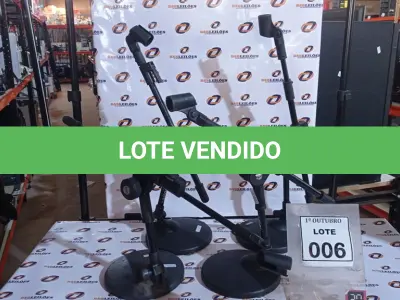 LOTE 006 - 04 SUPORTES PARA MICROFONE. (NO ESTADO) ATENÇÃO! FAZER A VISITAÇÃO ANTES DE ARREMATAR, NÃO SABEMOS SE FUNCIONA, LEILÃO NÃO TEM GARANTIA E NEM DEVOLUÇÃO, SUJEITO A POSSÍVEIS AVARIAS VISÍVEIS/OCULTAS E/OU AUSÊNCIA DE COMPONENTES.