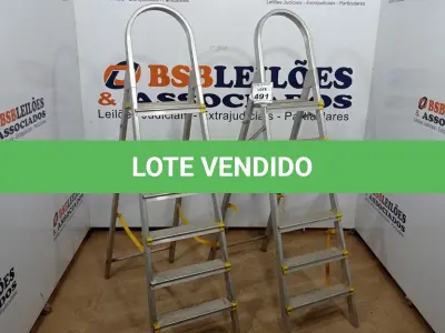 LOTE 491 - 02 ESCADAS DE ALUMÍNIO DOBRÁVEL. (NO ESTADO) ATENÇÃO! FAZER A VISITAÇÃO ANTES DE ARREMATAR, NÃO SABEMOS SE FUNCIONA, LEILÃO NÃO TEM GARANTIA E NEM DEVOLUÇÃO, SUJEITO A POSSÍVEIS AVARIAS VISÍVEIS/OCULTAS E/OU AUSÊNCIA DE COMPONENTES.