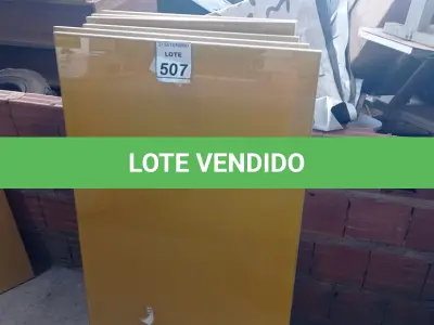 LOTE 507 - 06 PAINÉIS DE VIDRO NA COR AMARELA DE 1,19X0,70. (NO ESTADO) ATENÇÃO! FAZER A VISITAÇÃO ANTES DE ARREMATAR, NÃO SABEMOS SE FUNCIONA, LEILÃO NÃO TEM GARANTIA E NEM DEVOLUÇÃO, SUJEITO A POSSÍVEIS AVARIAS VISÍVEIS/OCULTAS E/OU AUSÊNCIA DE COMPONENTES.