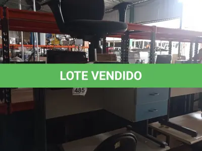 LOTE 485 - 02 MESAS CURVAS COM 02 CADEIRAS EXECUTIVA. (NO ESTADO) ATENÇÃO! FAZER A VISITAÇÃO ANTES DE ARREMATAR, NÃO SABEMOS SE FUNCIONA, LEILÃO NÃO TEM GARANTIA E NEM DEVOLUÇÃO, SUJEITO A POSSÍVEIS AVARIAS VISÍVEIS/OCULTAS E/OU AUSÊNCIA DE COMPONENTES.