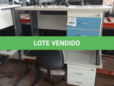 LOTE 485 - 02 MESAS CURVAS COM 02 CADEIRAS EXECUTIVA. (NO ESTADO) ATENÇÃO! FAZER A VISITAÇÃO ANTES DE ARREMATAR, NÃO SABEMOS SE FUNCIONA, LEILÃO NÃO TEM GARANTIA E NEM DEVOLUÇÃO, SUJEITO A POSSÍVEIS AVARIAS VISÍVEIS/OCULTAS E/OU AUSÊNCIA DE COMPONENTES.