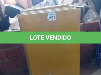 LOTE 507 - 06 PAINÉIS DE VIDRO NA COR AMARELA DE 1,19X0,70. (NO ESTADO) ATENÇÃO! FAZER A VISITAÇÃO ANTES DE ARREMATAR, NÃO SABEMOS SE FUNCIONA, LEILÃO NÃO TEM GARANTIA E NEM DEVOLUÇÃO, SUJEITO A POSSÍVEIS AVARIAS VISÍVEIS/OCULTAS E/OU AUSÊNCIA DE COMPONENTES.