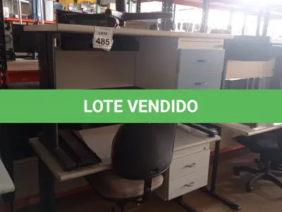 LOTE 485 - 02 MESAS CURVAS COM 02 CADEIRAS EXECUTIVA. (NO ESTADO) ATENÇÃO! FAZER A VISITAÇÃO ANTES DE ARREMATAR, NÃO SABEMOS SE FUNCIONA, LEILÃO NÃO TEM GARANTIA E NEM DEVOLUÇÃO, SUJEITO A POSSÍVEIS AVARIAS VISÍVEIS/OCULTAS E/OU AUSÊNCIA DE COMPONENTES.