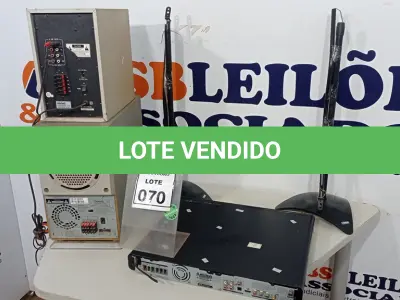 LOTE 070 - 01 DVD HOME THEATER MACA PHILIPS, 02 CAIXAS DE SOM MARCAS DIVERSAS E 02 SUPORTES PAR CAIXAS DE SOM. (NO ESTADO) ATENÇÃO! FAZER A VISITAÇÃO ANTES DE ARREMATAR, NÃO SABEMOS SE FUNCIONA, LEILÃO NÃO TEM GARANTIA E NEM DEVOLUÇÃO, SUJEITO A POSSÍVEIS AVARIAS VISÍVEIS/OCULTAS E/OU AUSÊNCIA DE COMPONENTES.