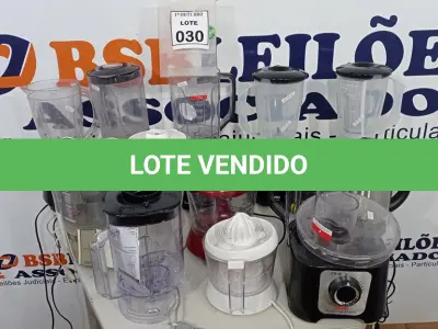LOTE 030 - 06 LIQUIDIFICADORES COM 02 COPOS AVULSOS, 02 ESPREMEDORES DE LARANJA, 01 UMIDIFICADOR DE AR E 01 GARRAFA. (NO ESTADO) ATENÇÃO! FAZER A VISITAÇÃO ANTES DE ARREMATAR, NÃO SABEMOS SE FUNCIONA, LEILÃO NÃO TEM GARANTIA E NEM DEVOLUÇÃO, SUJEITO A POSSÍVEIS AVARIAS VISÍVEIS/OCULTAS E/OU AUSÊNCIA DE COMPONENTES.