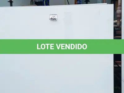 LOTE 400 - 05 PAINÉIS DE VIDRO NA COR BRANCA DE 1,57X1,87. (NO ESTADO) ATENÇÃO! FAZER A VISITAÇÃO ANTES DE ARREMATAR, NÃO SABEMOS SE FUNCIONA, LEILÃO NÃO TEM GARANTIA E NEM DEVOLUÇÃO, SUJEITO A POSSÍVEIS AVARIAS VISÍVEIS/OCULTAS E/OU AUSÊNCIA DE COMPONENTES.