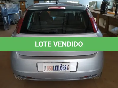 LOTE 164 - 01 FIAT PUNTO ESSENCE 1.6 ALCOOL/GASOLINA, ANO 2011/2011 NA COR PRATA. (NO ESTADO)