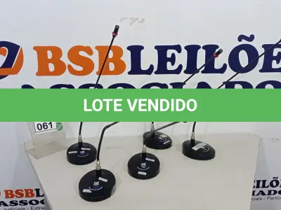 LOTE 061 - 05 MICROFONES DE MESA. (NO ESTADO) ATENÇÃO! FAZER A VISITAÇÃO ANTES DE ARREMATAR, NÃO SABEMOS SE FUNCIONA, LEILÃO NÃO TEM GARANTIA E NEM DEVOLUÇÃO, SUJEITO A POSSÍVEIS AVARIAS VISÍVEIS/OCULTAS E/OU AUSÊNCIA DE COMPONENTES.
