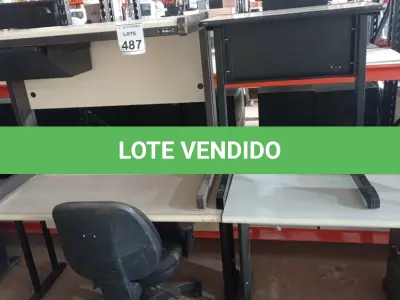 LOTE 487 - 03 MESAS DE ESCRITÓRIO E 01 CADEIRA EXECUTIVA. (NO ESTADO) ATENÇÃO! FAZER A VISITAÇÃO ANTES DE ARREMATAR, NÃO SABEMOS SE FUNCIONA, LEILÃO NÃO TEM GARANTIA E NEM DEVOLUÇÃO, SUJEITO A POSSÍVEIS AVARIAS VISÍVEIS/OCULTAS E/OU AUSÊNCIA DE COMPONENTES.
