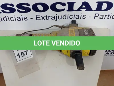 LOTE 157 - 01 MARTELETE ROMPEDOR BOSCH 30 KG – 220V. (NO ESTADO, NÃO SABEMOS SE FUNCIONA. LEILÃO NÃO TEM GARANTIA E NEM DEVOLUÇÃO, SUJEITO A POSSÍVEIS AVARIAS VISÍVEIS/OCULTAS E/OU AUSÊNCIA DE COMPONENTES)