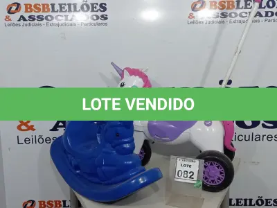 LOTE 082 - 01 TRICICLO INFANTIL DE EMPURRAR E 01 CAVALINHO DE BRINQUEDO. (NO ESTADO) ATENÇÃO! FAZER A VISITAÇÃO ANTES DE ARREMATAR, NÃO SABEMOS SE FUNCIONA, LEILÃO NÃO TEM GARANTIA E NEM DEVOLUÇÃO, SUJEITO A POSSÍVEIS AVARIAS VISÍVEIS/OCULTAS E/OU AUSÊNCIA DE COMPONENTES.