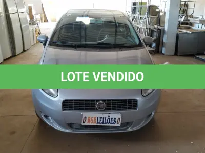 LOTE 164 - 01 FIAT PUNTO ESSENCE 1.6 ALCOOL/GASOLINA, ANO 2011/2011 NA COR PRATA. (NO ESTADO)
