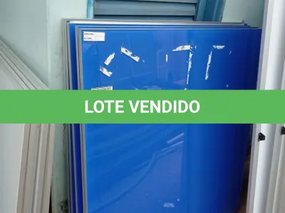 LOTE 490 - 05 PAINÉIS DE VIDRO NA COR AZUL DE 1,27X1,19. (NO ESTADO) ATENÇÃO! FAZER A VISITAÇÃO ANTES DE ARREMATAR, NÃO SABEMOS SE FUNCIONA, LEILÃO NÃO TEM GARANTIA E NEM DEVOLUÇÃO, SUJEITO A POSSÍVEIS AVARIAS VISÍVEIS/OCULTAS E/OU AUSÊNCIA DE COMPONENTES.