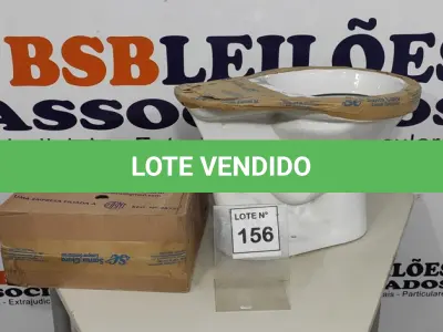 LOTE 156 - 01 KIT VASO BACIA COM CAIXA ACOPLADA BRANCO SANTA CLARA. (NO ESTADO, NÃO SABEMOS SE FUNCIONA. LEILÃO NÃO TEM GARANTIA E NEM DEVOLUÇÃO, SUJEITO A POSSÍVEIS AVARIAS VISÍVEIS/OCULTAS E/OU AUSÊNCIA DE COMPONENTES)