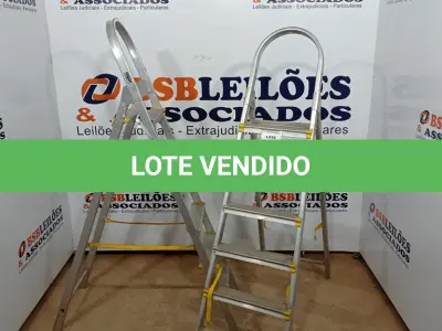 LOTE 428 - 02 ESCADAS DE ALUMÍNIO DOBRÁVEL. (NO ESTADO) ATENÇÃO! FAZER A VISITAÇÃO ANTES DE ARREMATAR, NÃO SABEMOS SE FUNCIONA, LEILÃO NÃO TEM GARANTIA E NEM DEVOLUÇÃO, SUJEITO A POSSÍVEIS AVARIAS VISÍVEIS/OCULTAS E/OU AUSÊNCIA DE COMPONENTES.