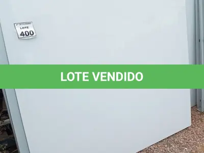 LOTE 400 - 05 PAINÉIS DE VIDRO NA COR BRANCA DE 1,57X1,87. (NO ESTADO) ATENÇÃO! FAZER A VISITAÇÃO ANTES DE ARREMATAR, NÃO SABEMOS SE FUNCIONA, LEILÃO NÃO TEM GARANTIA E NEM DEVOLUÇÃO, SUJEITO A POSSÍVEIS AVARIAS VISÍVEIS/OCULTAS E/OU AUSÊNCIA DE COMPONENTES.