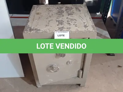 LOTE 492 - 01 COFRE. (NO ESTADO) ATENÇÃO! FAZER A VISITAÇÃO ANTES DE ARREMATAR, NÃO SABEMOS SE FUNCIONA, LEILÃO NÃO TEM GARANTIA E NEM DEVOLUÇÃO, SUJEITO A POSSÍVEIS AVARIAS VISÍVEIS/OCULTAS E/OU AUSÊNCIA DE COMPONENTES.