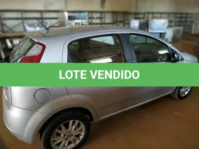 LOTE 164 - 01 FIAT PUNTO ESSENCE 1.6 ALCOOL/GASOLINA, ANO 2011/2011 NA COR PRATA. (NO ESTADO)