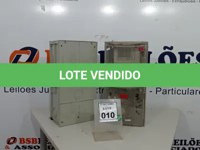 LOTE 010 - 02 RELÓGIOS COM DISJUNTORES PARA ENERGIA SOLAR. (NO ESTADO) ATENÇÃO! FAZER A VISITAÇÃO ANTES DE ARREMATAR, NÃO SABEMOS SE FUNCIONA, LEILÃO NÃO TEM GARANTIA E NEM DEVOLUÇÃO, SUJEITO A POSSÍVEIS AVARIAS VISÍVEIS/OCULTAS E/OU AUSÊNCIA DE COMPONENTES.
