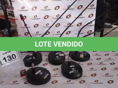 LOTE 130 - 05 MICROFONES DE MESA. (NO ESTADO) ATENÇÃO! FAZER A VISITAÇÃO ANTES DE ARREMATAR, NÃO SABEMOS SE FUNCIONA, LEILÃO NÃO TEM GARANTIA E NEM DEVOLUÇÃO, SUJEITO A POSSÍVEIS AVARIAS VISÍVEIS/OCULTAS E/OU AUSÊNCIA DE COMPONENTES.