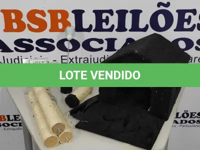 LOTE 160 - 01 ARRANHADOR PARA GATO CASINHA COM REDE 2 ANDARES PRETO. (NO ESTADO, NÃO SABEMOS SE FUNCIONA. LEILÃO NÃO TEM GARANTIA E NEM DEVOLUÇÃO, SUJEITO A POSSÍVEIS AVARIAS VISÍVEIS/OCULTAS E/OU AUSÊNCIA DE COMPONENTES)