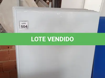 LOTE 504 - 10 PAINÉIS DE VIDRO NA COR BRANCA DE 1,31X1,19. (NO ESTADO) ATENÇÃO! FAZER A VISITAÇÃO ANTES DE ARREMATAR, NÃO SABEMOS SE FUNCIONA, LEILÃO NÃO TEM GARANTIA E NEM DEVOLUÇÃO, SUJEITO A POSSÍVEIS AVARIAS VISÍVEIS/OCULTAS E/OU AUSÊNCIA DE COMPONENTES.