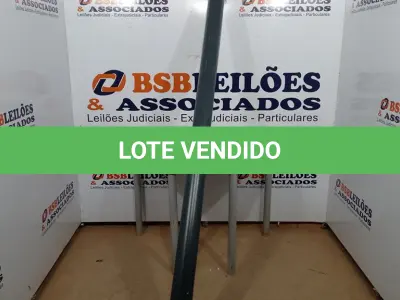 LOTE 051 - 01 TELA DE PROJEÇÃO RETRÁTIL. (NO ESTADO) ATENÇÃO! FAZER A VISITAÇÃO ANTES DE ARREMATAR, NÃO SABEMOS SE FUNCIONA, LEILÃO NÃO TEM GARANTIA E NEM DEVOLUÇÃO, SUJEITO A POSSÍVEIS AVARIAS VISÍVEIS/OCULTAS E/OU AUSÊNCIA DE COMPONENTES.