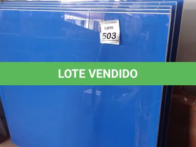 LOTE 503 - 05 PAINÉIS DE VIDRO NA COR AZUL DE 1,35X1,20. (NO ESTADO) ATENÇÃO! FAZER A VISITAÇÃO ANTES DE ARREMATAR, NÃO SABEMOS SE FUNCIONA, LEILÃO NÃO TEM GARANTIA E NEM DEVOLUÇÃO, SUJEITO A POSSÍVEIS AVARIAS VISÍVEIS/OCULTAS E/OU AUSÊNCIA DE COMPONENTES.