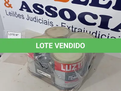 LOTE 168 - 04 LATAS DE ESMALTE SINTÉTICO COM 3,6L CADA NA COR OURO ANTIGO MARCA LUZTOL. (NO ESTADO, NÃO SABEMOS SE FUNCIONA. LEILÃO NÃO TEM GARANTIA E NEM DEVOLUÇÃO, SUJEITO A POSSÍVEIS AVARIAS VISÍVEIS/OCULTAS E/OU AUSÊNCIA DE COMPONENTES)