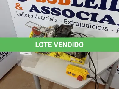 LOTE 155 - 01 GUINCHO ELÉTRICO MENEGOTTI 220V – 500 A 1000 KG. (NO ESTADO, NÃO SABEMOS SE FUNCIONA. LEILÃO NÃO TEM GARANTIA E NEM DEVOLUÇÃO, SUJEITO A POSSÍVEIS AVARIAS VISÍVEIS/OCULTAS E/OU AUSÊNCIA DE COMPONENTES)