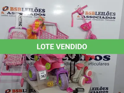 LOTE 067 - 02 TRICICLOS INFANTIS, 01 PATINETE INFANTIL E 02 CARRINHOS DE BONECA. (NO ESTADO) ATENÇÃO! FAZER A VISITAÇÃO ANTES DE ARREMATAR, NÃO SABEMOS SE FUNCIONA, LEILÃO NÃO TEM GARANTIA E NEM DEVOLUÇÃO, SUJEITO A POSSÍVEIS AVARIAS VISÍVEIS/OCULTAS E/OU AUSÊNCIA DE COMPONENTES.