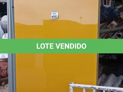LOTE 450 - 06 PAINÉIS DE VIDRO NA COR AMARELO B2,62X1,20. (NO ESTADO) ATENÇÃO! FAZER A VISITAÇÃO ANTES DE ARREMATAR, NÃO SABEMOS SE FUNCIONA, LEILÃO NÃO TEM GARANTIA E NEM DEVOLUÇÃO, SUJEITO A POSSÍVEIS AVARIAS VISÍVEIS/OCULTAS E/OU AUSÊNCIA DE COMPONENTES.