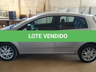 LOTE 164 - 01 FIAT PUNTO ESSENCE 1.6 ALCOOL/GASOLINA, ANO 2011/2011 NA COR PRATA. (NO ESTADO)