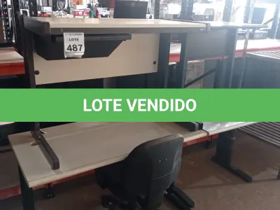 LOTE 487 - 03 MESAS DE ESCRITÓRIO E 01 CADEIRA EXECUTIVA. (NO ESTADO) ATENÇÃO! FAZER A VISITAÇÃO ANTES DE ARREMATAR, NÃO SABEMOS SE FUNCIONA, LEILÃO NÃO TEM GARANTIA E NEM DEVOLUÇÃO, SUJEITO A POSSÍVEIS AVARIAS VISÍVEIS/OCULTAS E/OU AUSÊNCIA DE COMPONENTES.
