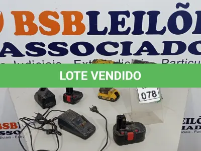 LOTE 078 - 02 PARAFUSADEIRAS, 02 BATERIAS DE PARAFUSADEIRA E 02 CARREGADORES. (NO ESTADO) ATENÇÃO! FAZER A VISITAÇÃO ANTES DE ARREMATAR, NÃO SABEMOS SE FUNCIONA, LEILÃO NÃO TEM GARANTIA E NEM DEVOLUÇÃO, SUJEITO A POSSÍVEIS AVARIAS VISÍVEIS/OCULTAS E/OU AUSÊNCIA DE COMPONENTES