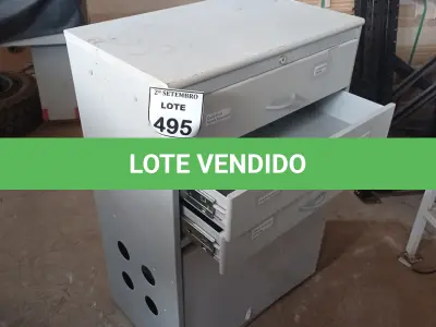 LOTE 495 - 01 ARMÁRIO DE ARQUIVO COM 03 GAVETAS E 01 PORTA. (NO ESTADO) ATENÇÃO! FAZER A VISITAÇÃO ANTES DE ARREMATAR, NÃO SABEMOS SE FUNCIONA, LEILÃO NÃO TEM GARANTIA E NEM DEVOLUÇÃO, SUJEITO A POSSÍVEIS AVARIAS VISÍVEIS/OCULTAS E/OU AUSÊNCIA DE COMPONENTES.