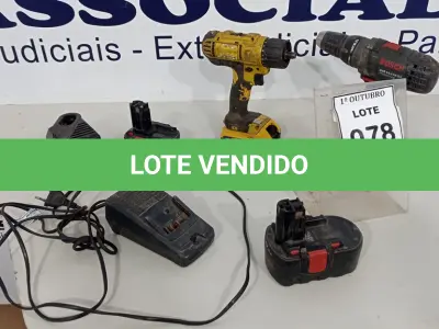 LOTE 078 - 02 PARAFUSADEIRAS, 02 BATERIAS DE PARAFUSADEIRA E 02 CARREGADORES. (NO ESTADO) ATENÇÃO! FAZER A VISITAÇÃO ANTES DE ARREMATAR, NÃO SABEMOS SE FUNCIONA, LEILÃO NÃO TEM GARANTIA E NEM DEVOLUÇÃO, SUJEITO A POSSÍVEIS AVARIAS VISÍVEIS/OCULTAS E/OU AUSÊNCIA DE COMPONENTES