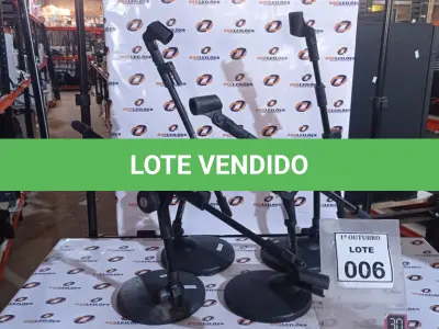 LOTE 006 - 04 SUPORTES PARA MICROFONE. (NO ESTADO) ATENÇÃO! FAZER A VISITAÇÃO ANTES DE ARREMATAR, NÃO SABEMOS SE FUNCIONA, LEILÃO NÃO TEM GARANTIA E NEM DEVOLUÇÃO, SUJEITO A POSSÍVEIS AVARIAS VISÍVEIS/OCULTAS E/OU AUSÊNCIA DE COMPONENTES.