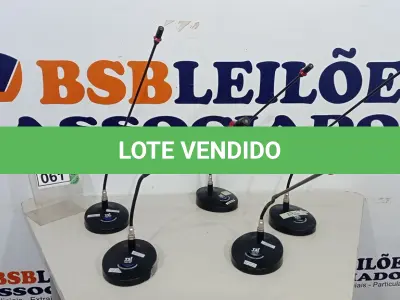 LOTE 061 - 05 MICROFONES DE MESA. (NO ESTADO) ATENÇÃO! FAZER A VISITAÇÃO ANTES DE ARREMATAR, NÃO SABEMOS SE FUNCIONA, LEILÃO NÃO TEM GARANTIA E NEM DEVOLUÇÃO, SUJEITO A POSSÍVEIS AVARIAS VISÍVEIS/OCULTAS E/OU AUSÊNCIA DE COMPONENTES.