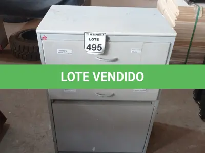 LOTE 495 - 01 ARMÁRIO DE ARQUIVO COM 03 GAVETAS E 01 PORTA. (NO ESTADO) ATENÇÃO! FAZER A VISITAÇÃO ANTES DE ARREMATAR, NÃO SABEMOS SE FUNCIONA, LEILÃO NÃO TEM GARANTIA E NEM DEVOLUÇÃO, SUJEITO A POSSÍVEIS AVARIAS VISÍVEIS/OCULTAS E/OU AUSÊNCIA DE COMPONENTES.
