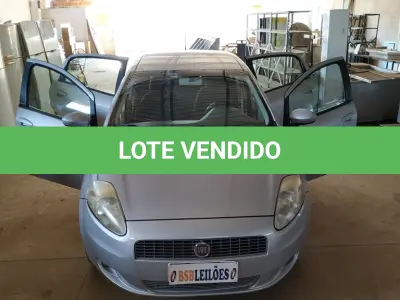 LOTE 164 - 01 FIAT PUNTO ESSENCE 1.6 ALCOOL/GASOLINA, ANO 2011/2011 NA COR PRATA. (NO ESTADO)