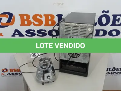 LOTE 005 - 01 CLIMATIZADOR TERMOMÉTRICO DE VINHO E 01 BASE DE LIQUIDIFICADOR. (NO ESTADO) ATENÇÃO! FAZER A VISITAÇÃO ANTES DE ARREMATAR, NÃO SABEMOS SE FUNCIONA, LEILÃO NÃO TEM GARANTIA E NEM DEVOLUÇÃO, SUJEITO A POSSÍVEIS AVARIAS VISÍVEIS/OCULTAS E/OU AUSÊNCIA DE COMPONENTES.