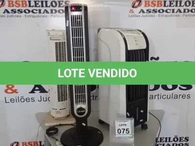 LOTE 075 - 02 VENTILADORES TORRE E 01 CLIMATIZADOR DE AR. (NO ESTADO) ATENÇÃO! FAZER A VISITAÇÃO ANTES DE ARREMATAR, NÃO SABEMOS SE FUNCIONA, LEILÃO NÃO TEM GARANTIA E NEM DEVOLUÇÃO, SUJEITO A POSSÍVEIS AVARIAS VISÍVEIS/OCULTAS E/OU AUSÊNCIA DE COMPONENTES.