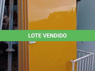 LOTE 450 - 06 PAINÉIS DE VIDRO NA COR AMARELO B2,62X1,20. (NO ESTADO) ATENÇÃO! FAZER A VISITAÇÃO ANTES DE ARREMATAR, NÃO SABEMOS SE FUNCIONA, LEILÃO NÃO TEM GARANTIA E NEM DEVOLUÇÃO, SUJEITO A POSSÍVEIS AVARIAS VISÍVEIS/OCULTAS E/OU AUSÊNCIA DE COMPONENTES.