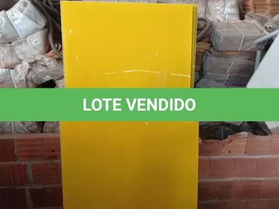 LOTE 505 - 07 PAINÉIS DE VIDRO NA COR AMARELA DE TAMANHOS VARIADOS. (NO ESTADO) ATENÇÃO! FAZER A VISITAÇÃO ANTES DE ARREMATAR, NÃO SABEMOS SE FUNCIONA, LEILÃO NÃO TEM GARANTIA E NEM DEVOLUÇÃO, SUJEITO A POSSÍVEIS AVARIAS VISÍVEIS/OCULTAS E/OU AUSÊNCIA DE COMPONENTES.