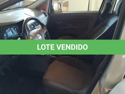 LOTE 164 - 01 FIAT PUNTO ESSENCE 1.6 ALCOOL/GASOLINA, ANO 2011/2011 NA COR PRATA. (NO ESTADO)