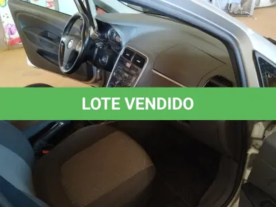 LOTE 164 - 01 FIAT PUNTO ESSENCE 1.6 ALCOOL/GASOLINA, ANO 2011/2011 NA COR PRATA. (NO ESTADO)