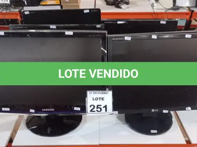 LOTE 251 - 06 MONITORES DE MARCAS E MODELOS DIVERSOS. (NO ESTADO) ATENÇÃO! FAZER A VISITAÇÃO ANTES DE ARREMATAR, NÃO SABEMOS SE FUNCIONA, LEILÃO NÃO TEM GARANTIA E NEM DEVOLUÇÃO, SUJEITO A POSSÍVEIS AVARIAS VISÍVEIS/OCULTAS E/OU AUSÊNCIA DE COMPONENTES.