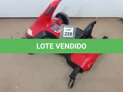 LOTE 228 - 01 CARRINHO INFANTIL ELÉTRICO. (NO ESTADO) ATENÇÃO! FAZER A VISITAÇÃO ANTES DE ARREMATAR, NÃO SABEMOS SE FUNCIONA, LEILÃO NÃO TEM GARANTIA E NEM DEVOLUÇÃO, SUJEITO A POSSÍVEIS AVARIAS VISÍVEIS/OCULTAS E/OU AUSÊNCIA DE COMPONENTES.