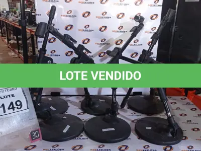 LOTE 149 - 06 SUPORTES PARA MICROFONE. (NO ESTADO) ATENÇÃO! FAZER A VISITAÇÃO ANTES DE ARREMATAR, NÃO SABEMOS SE FUNCIONA, LEILÃO NÃO TEM GARANTIA E NEM DEVOLUÇÃO, SUJEITO A POSSÍVEIS AVARIAS VISÍVEIS/OCULTAS E/OU AUSÊNCIA DE COMPONENTES.